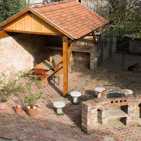 Hotel Tompos Vendeghaz Es Pince Villány Exterior foto