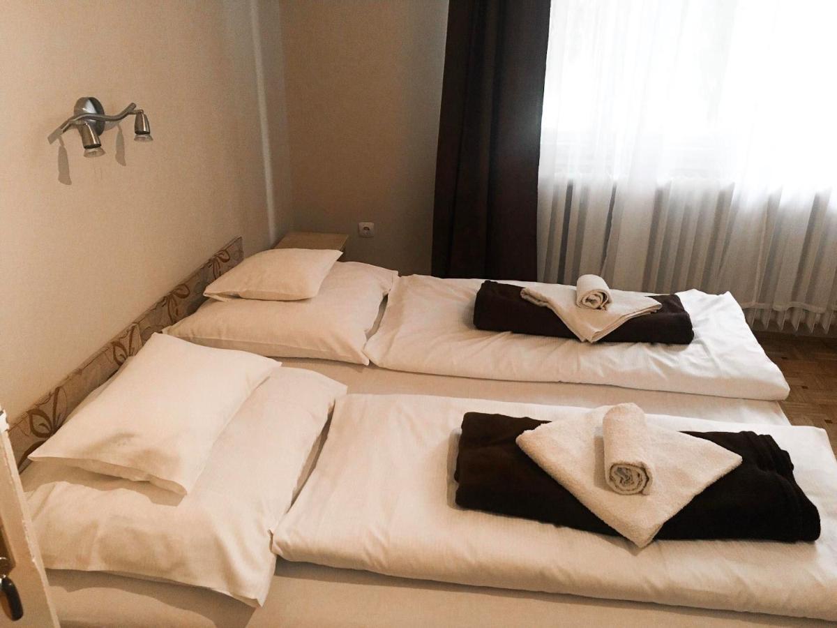 Hotel Tompos Vendeghaz Es Pince Villány Exterior foto